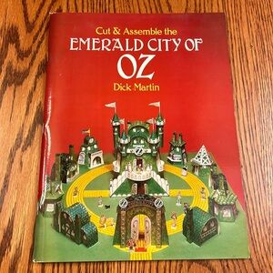 NWT 1980 Emerald City of OZ Cut & Assemble Paper Display Book